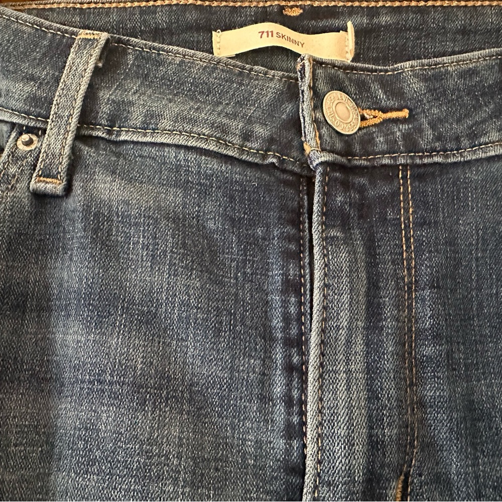 Levi’s 711 Skinny Jeans - Medium Indigo Wash